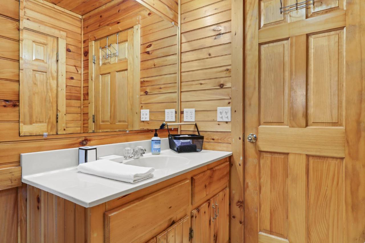 2 Separate Cabins Along A Peaceful Creek With Resort Amenities エリジェイ エクステリア 写真