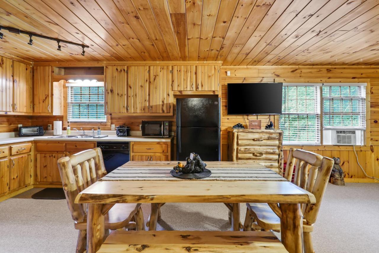 2 Separate Cabins Along A Peaceful Creek With Resort Amenities エリジェイ エクステリア 写真